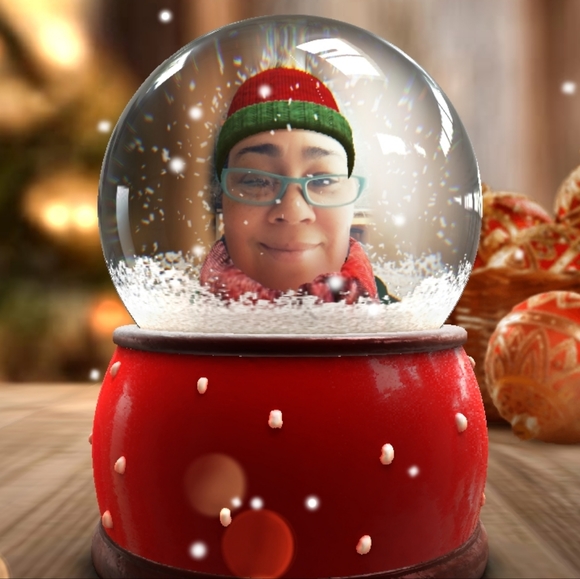 Meet your Posher, Adriana - Picture 2 of 2